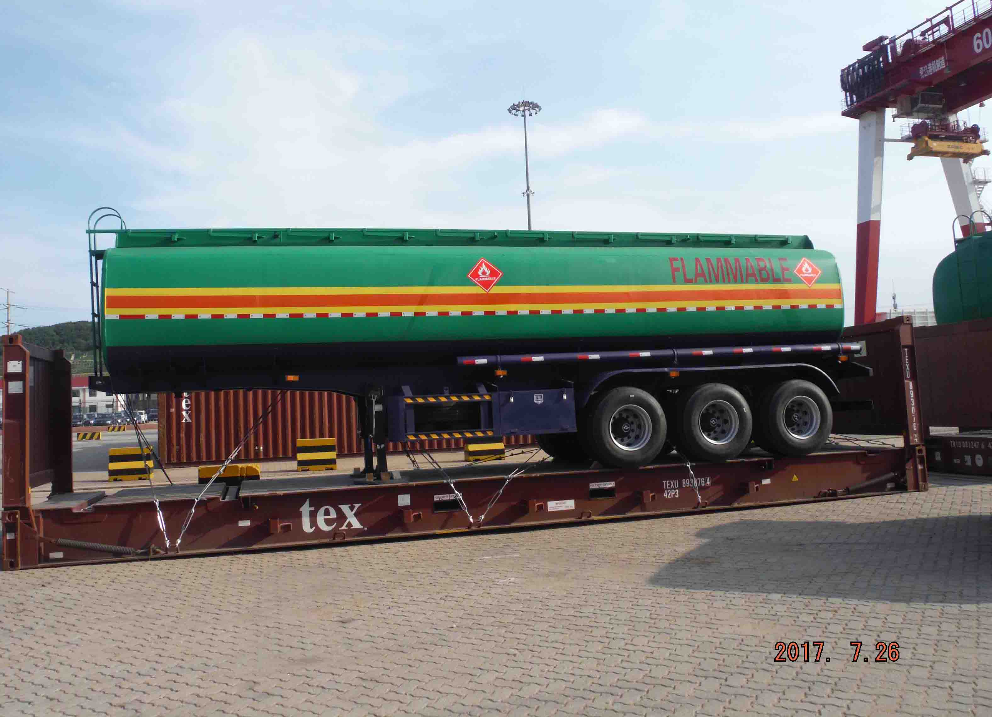 fuel tanker trailer on flat rack.jpg